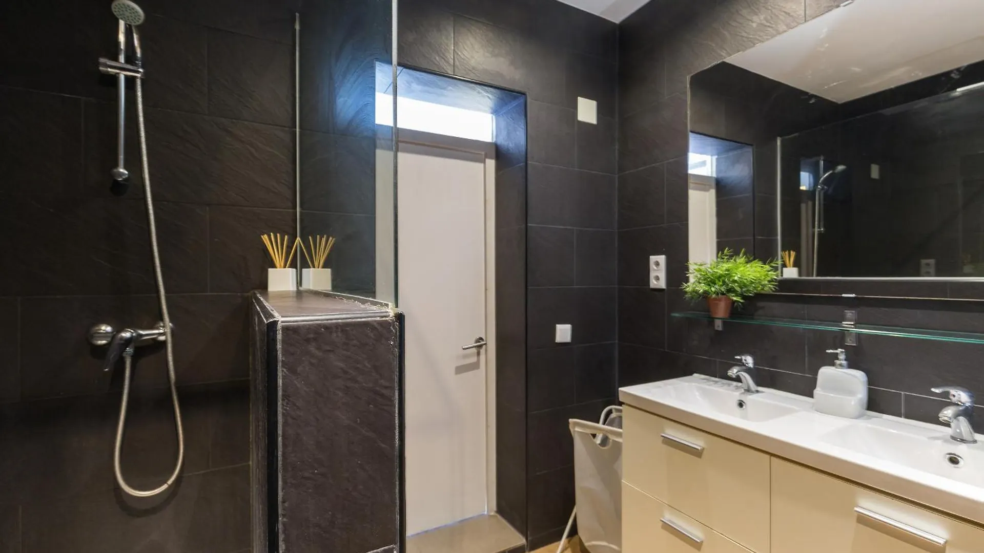 Denis Salva Montjuic Apartment Barcelona